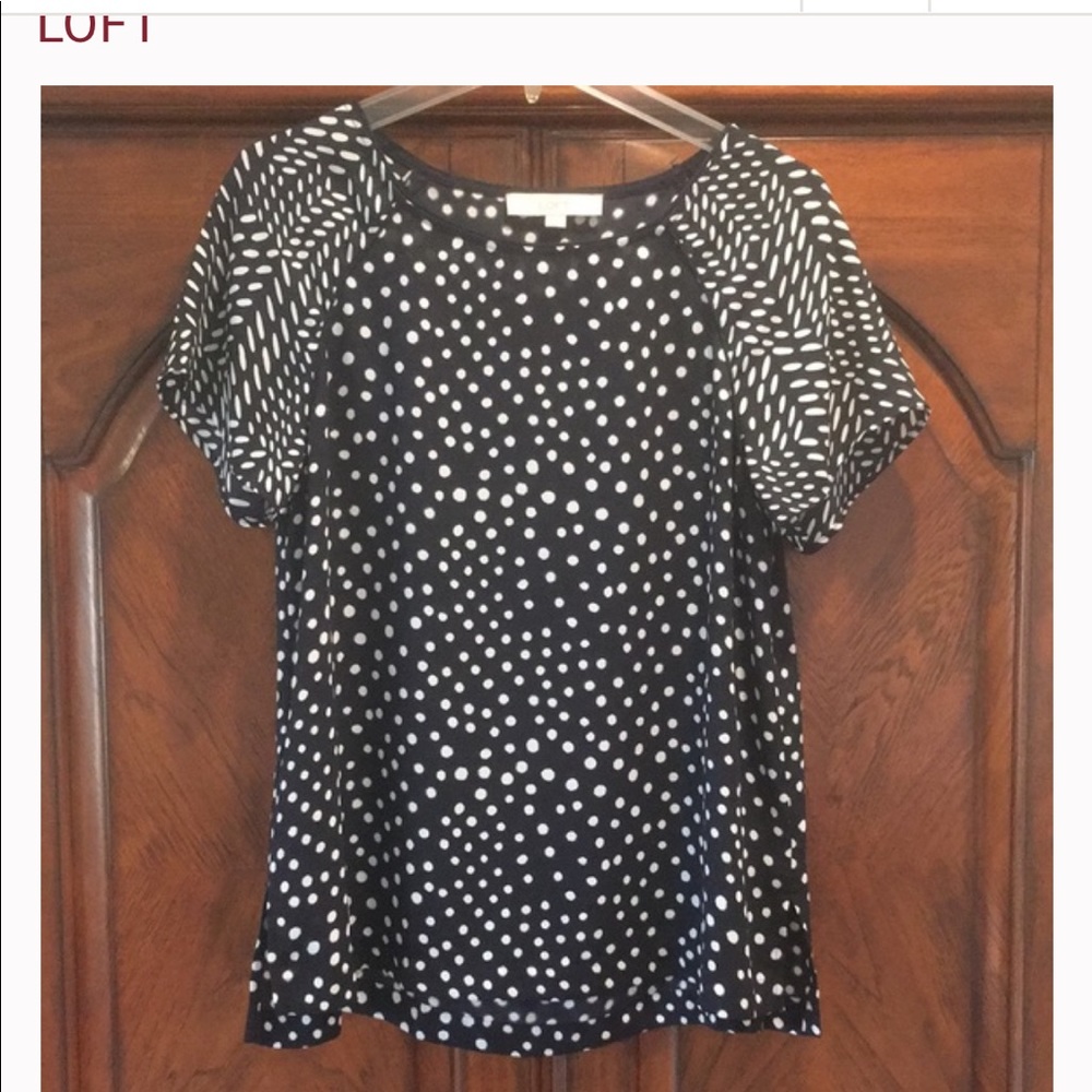 Loft Navy Polka Dot Short Sleeve Blouse size M
Gently worn!
